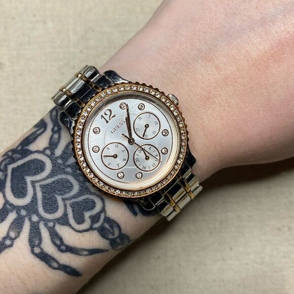 💛 Guess Gold Tone Crystal Watch - Picture 1 of 5